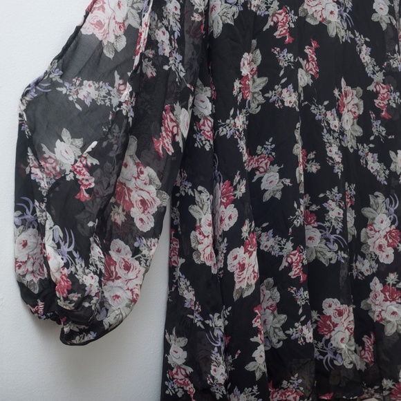 Forever 21 FLORAL DRESS SIZE SMALL - Picture 2 of 5